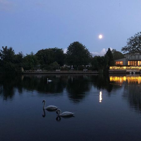 Serene Spacious Room Staines-upon-Thames Esterno foto