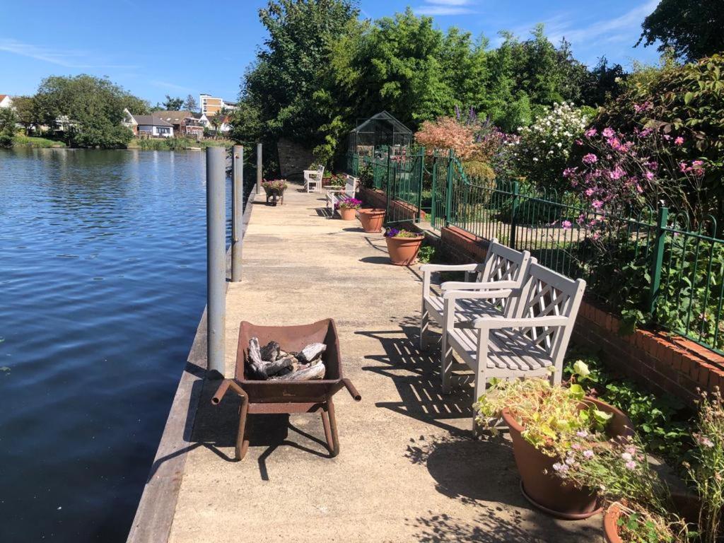 Serene Spacious Room Staines-upon-Thames Esterno foto