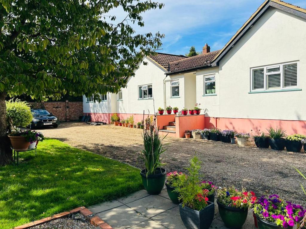 Serene Spacious Room Staines-upon-Thames Esterno foto