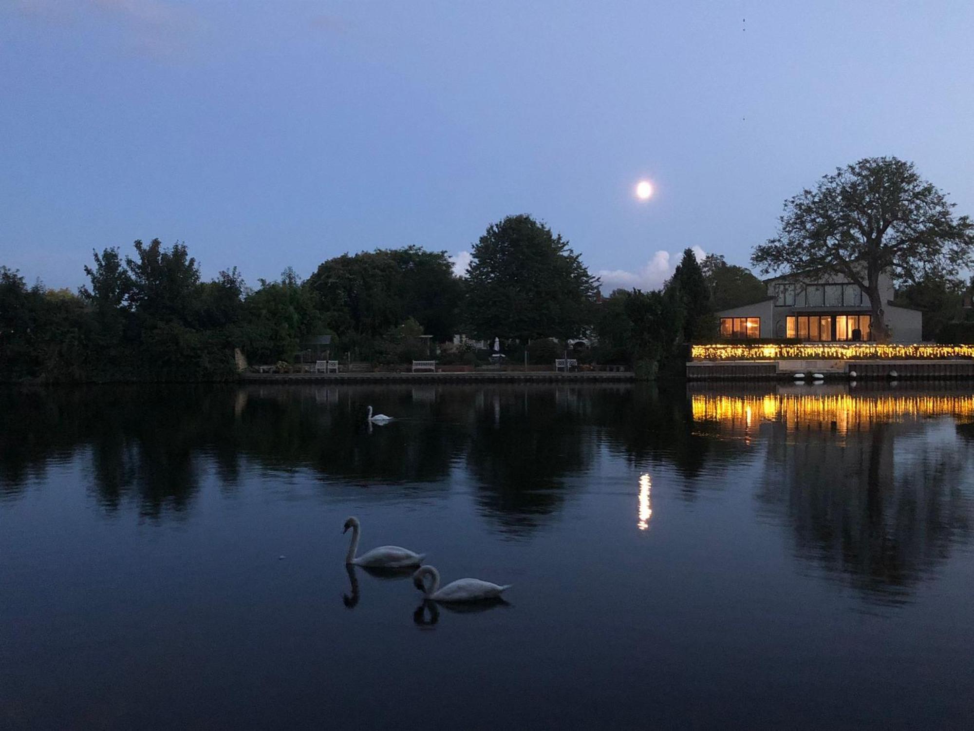 Serene Spacious Room Staines-upon-Thames Esterno foto