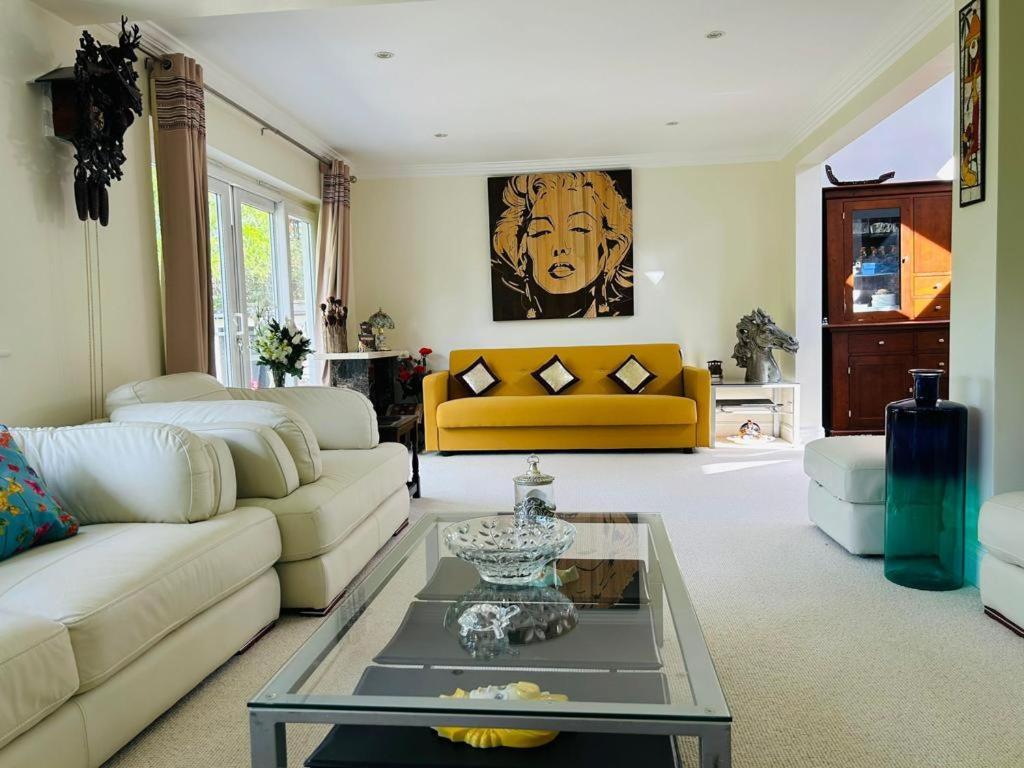 Serene Spacious Room Staines-upon-Thames Esterno foto