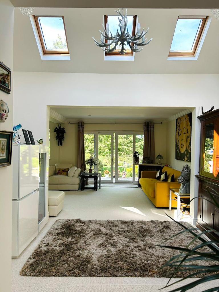 Serene Spacious Room Staines-upon-Thames Esterno foto