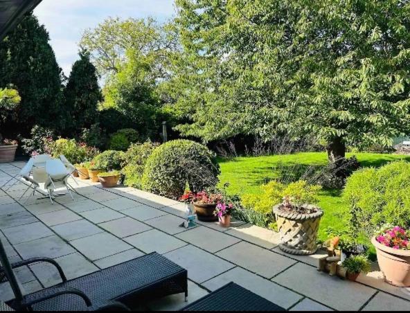 Serene Spacious Room Staines-upon-Thames Esterno foto
