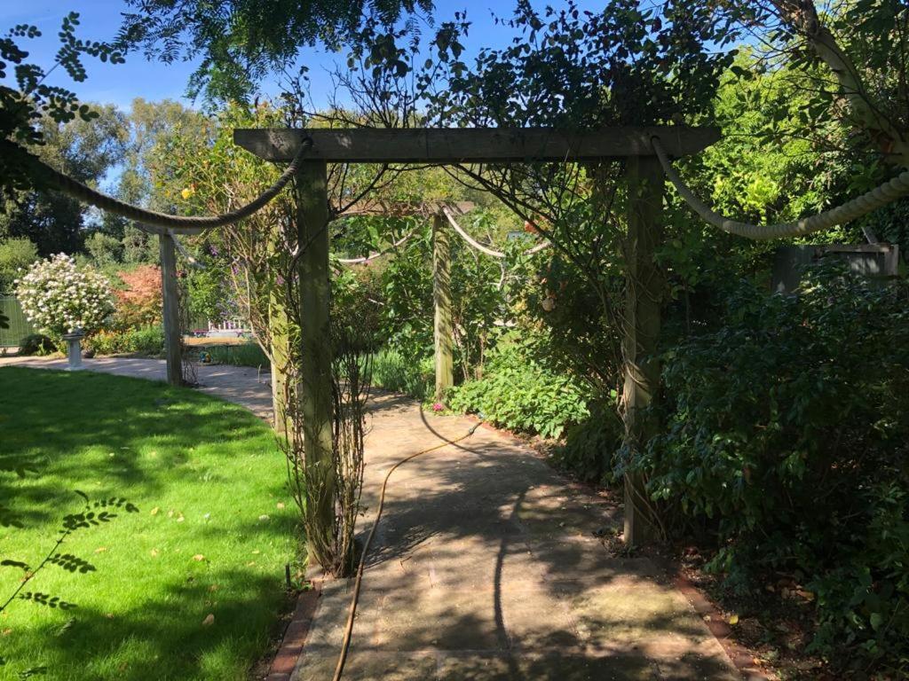 Serene Spacious Room Staines-upon-Thames Esterno foto
